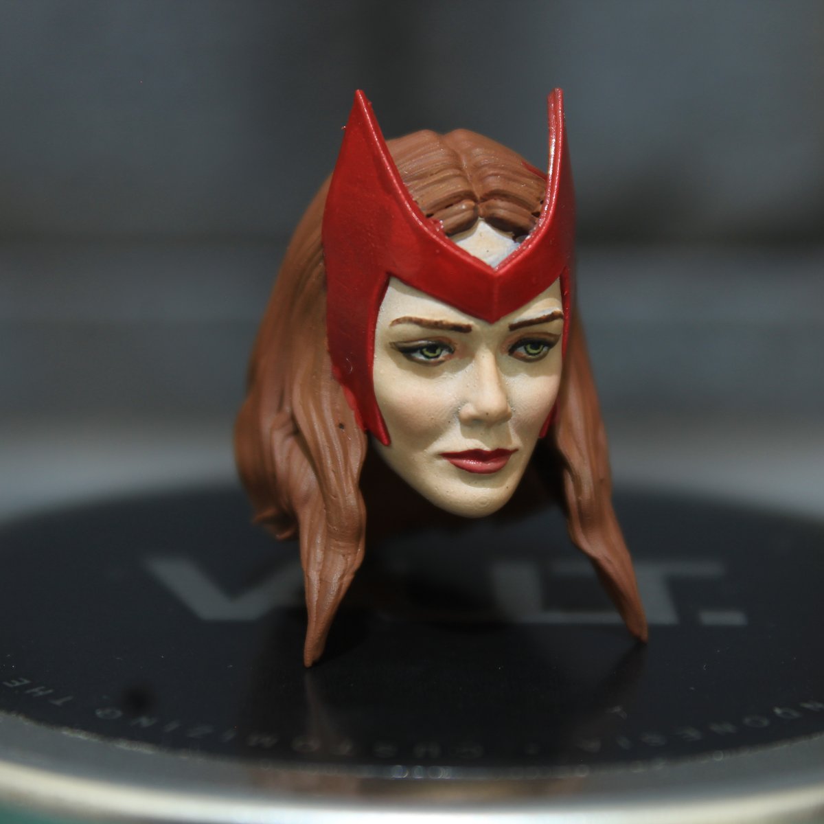送料無料/美品 絶対！お買い得WANDA高級ャディスタンド式RED Hot Toys Scarlet Witch Endgame Artisan Edition DX36 Ships